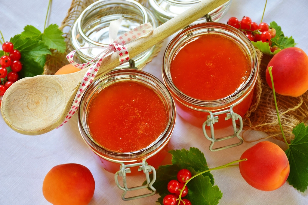 Free peach and berry jam, courtesy Openverse images