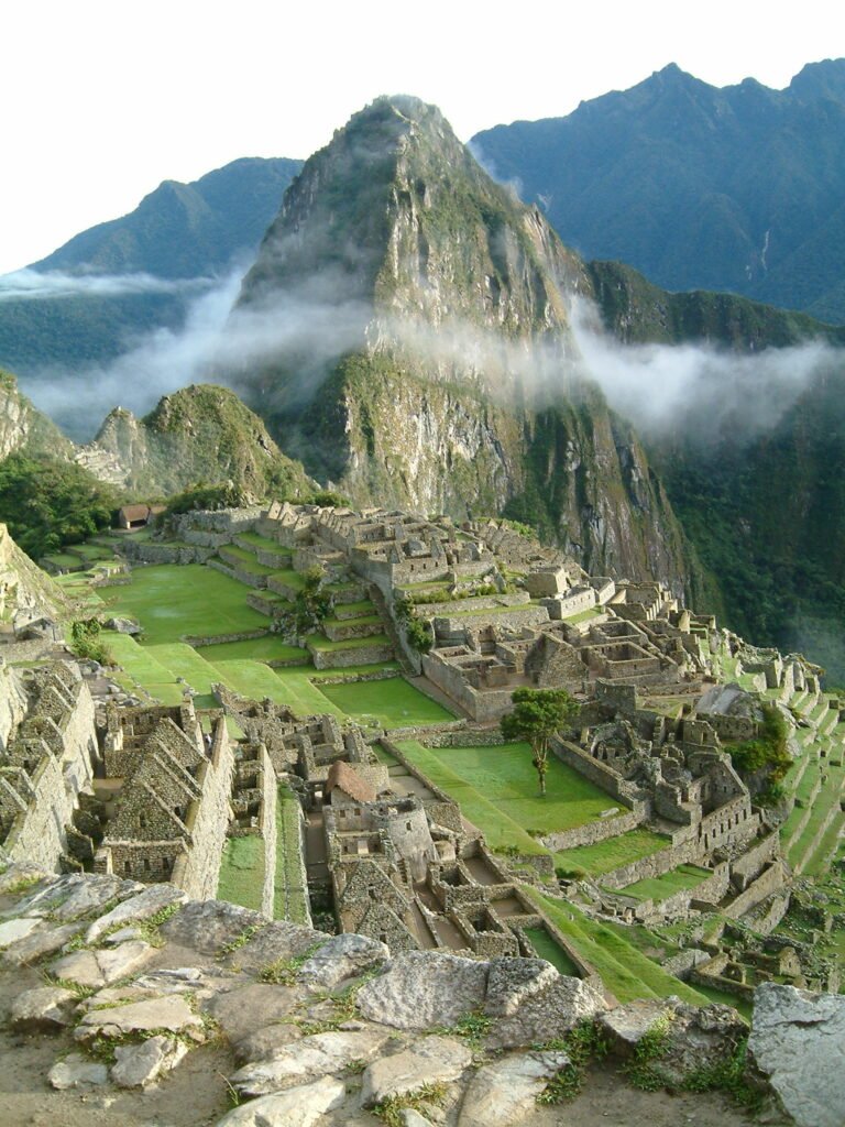 Source: https://commons.wikimedia.org/wiki/File:Peru_Machu_Picchu_Sunrise.jpg