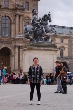 Winnie At The Louvre