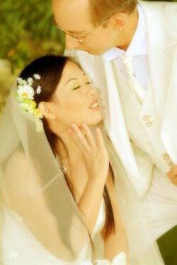 Ron and Weifang's Wedding Photos - In Traditional Western Attire In A Nanning Park Ron and Weifang's Wedding Photos - In Traditional Western Attire In A Nanning Park