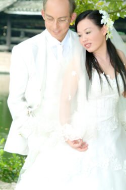 Ron and Weifang's Wedding Photos - In Traditional Western Attire In A Nanning Park Ron and Weifang's Wedding Photos - In Traditional Western Attire In A Nanning Park