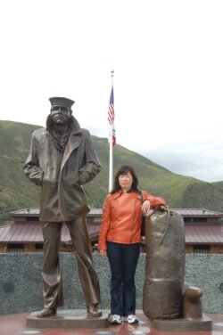 Winnie and The Lone Sailor Monument