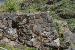 An Example of sedimentary coursed masonry, following natural terrain. The Incas was also masters at incorporating natural stone formations into their structures.