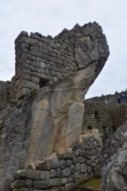 Incorporating Natural Stone Formations Into Constructions