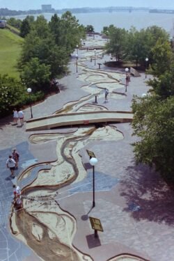 Mud Island, Memphis Tennessee, with a 3 dimensional scale map of the entire Mississippi river system.